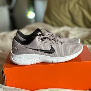 Nike women’s run in shoes